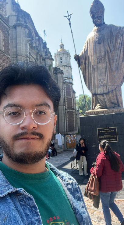 Omar, local host in Mexico City